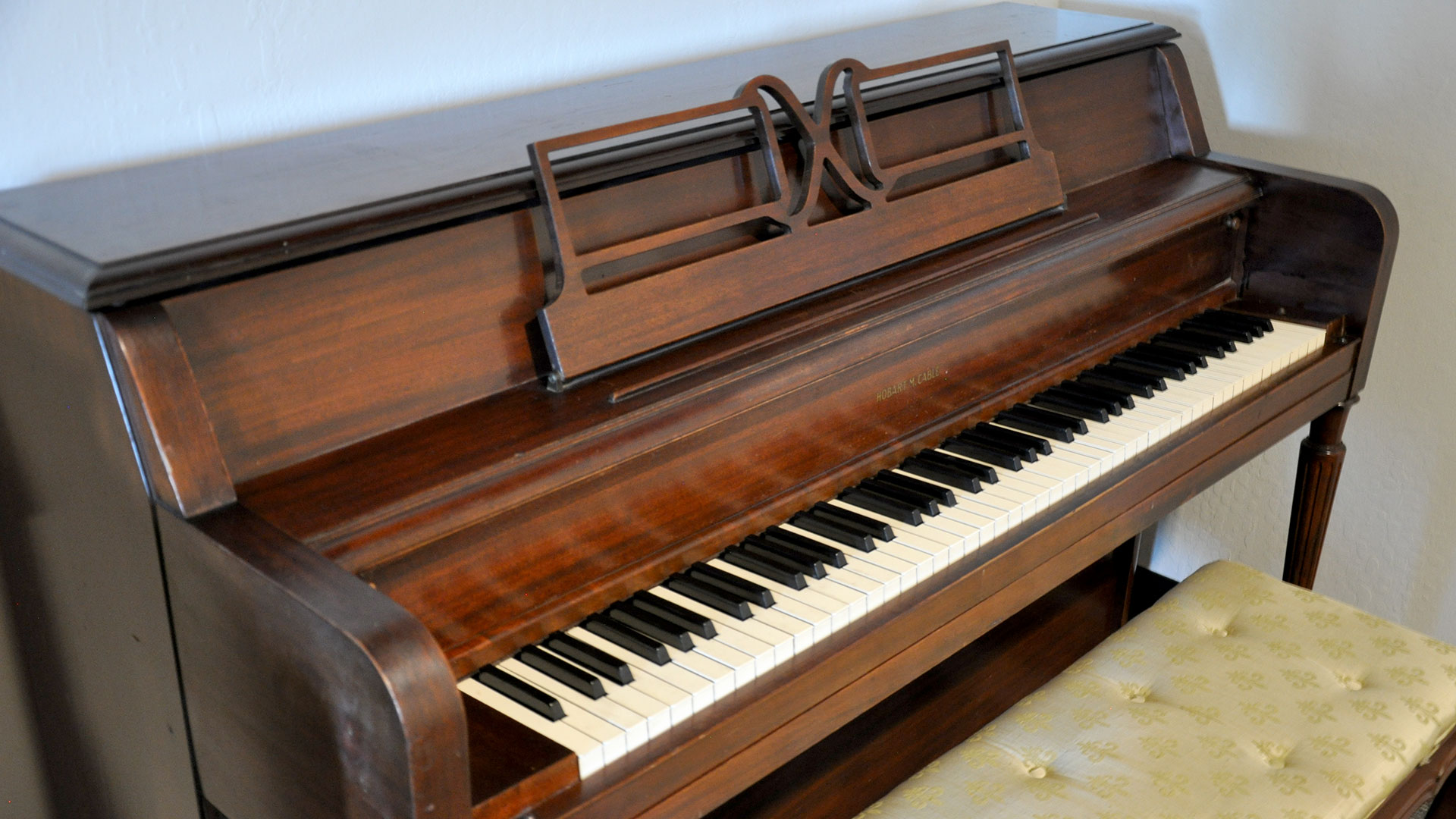 Used Piano Hobart M Cable Spinet