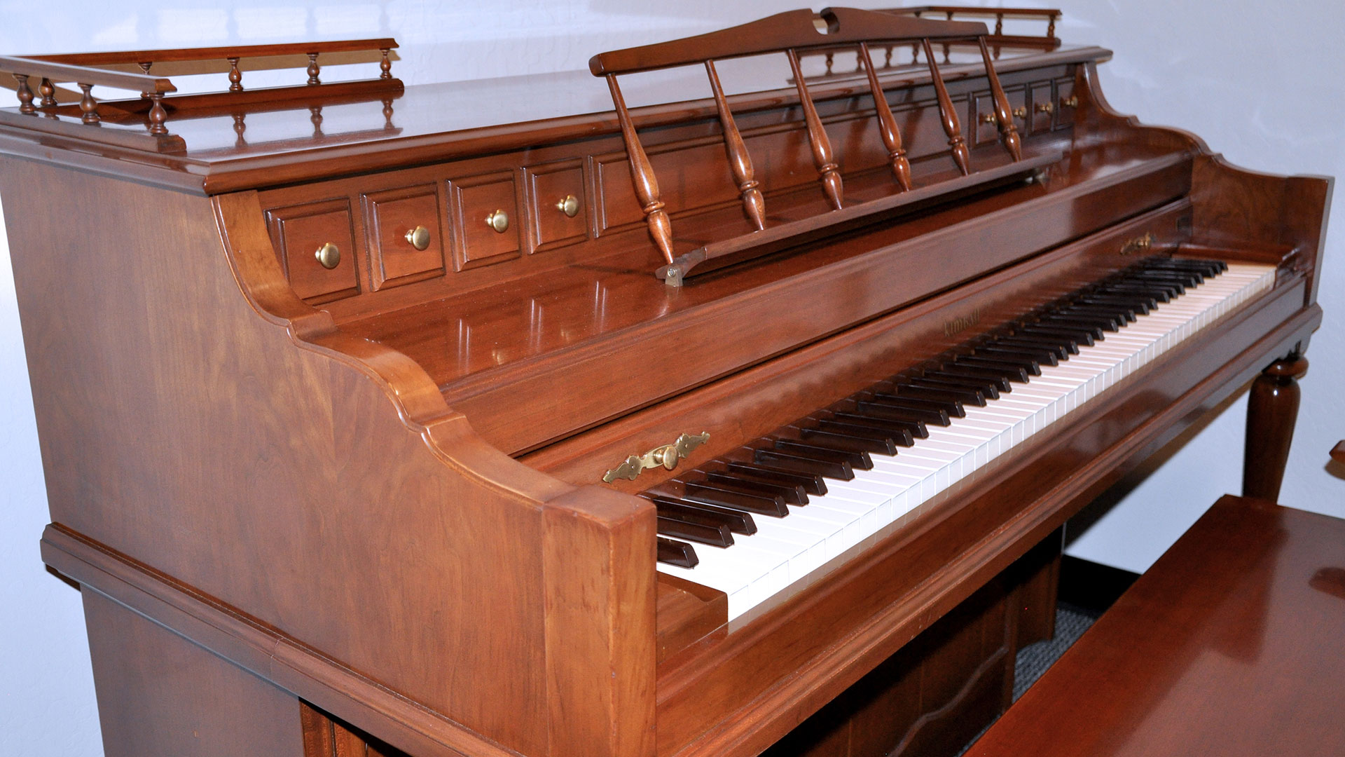 Used Piano Kimball console Upright