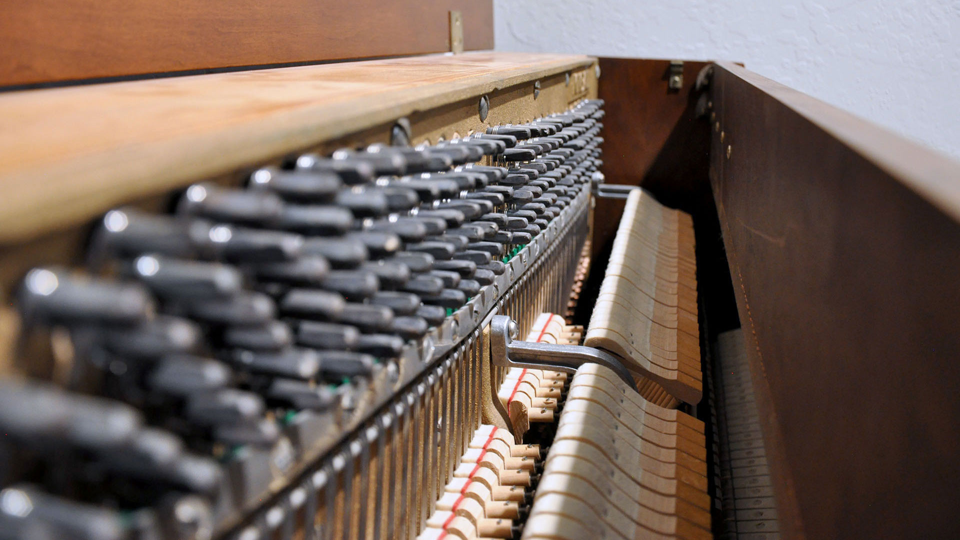 Used Piano Kimball console Upright