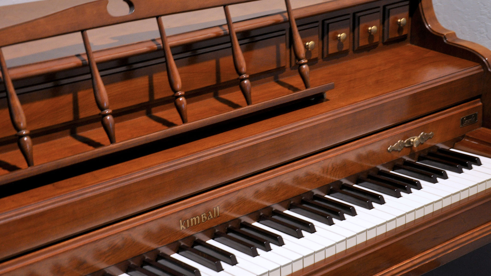 Used Piano Kimball console Upright