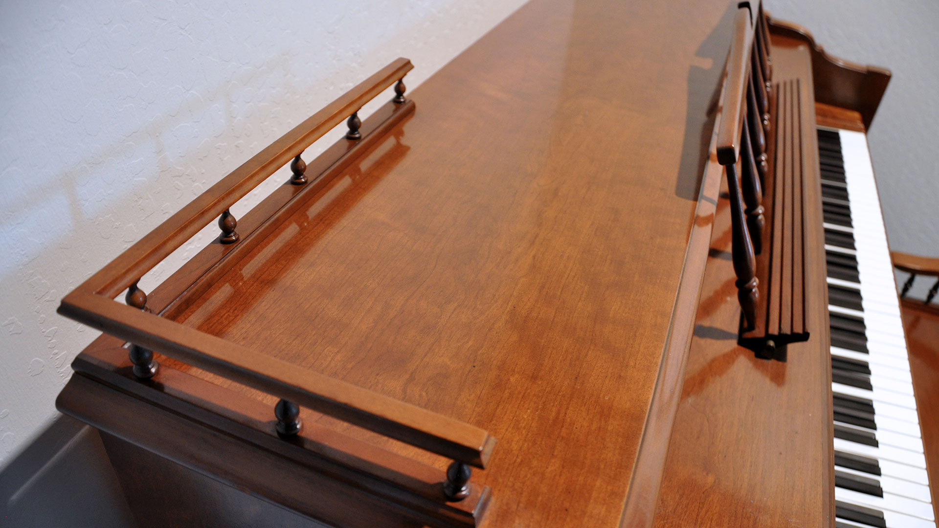 Used Piano Kimball console Upright