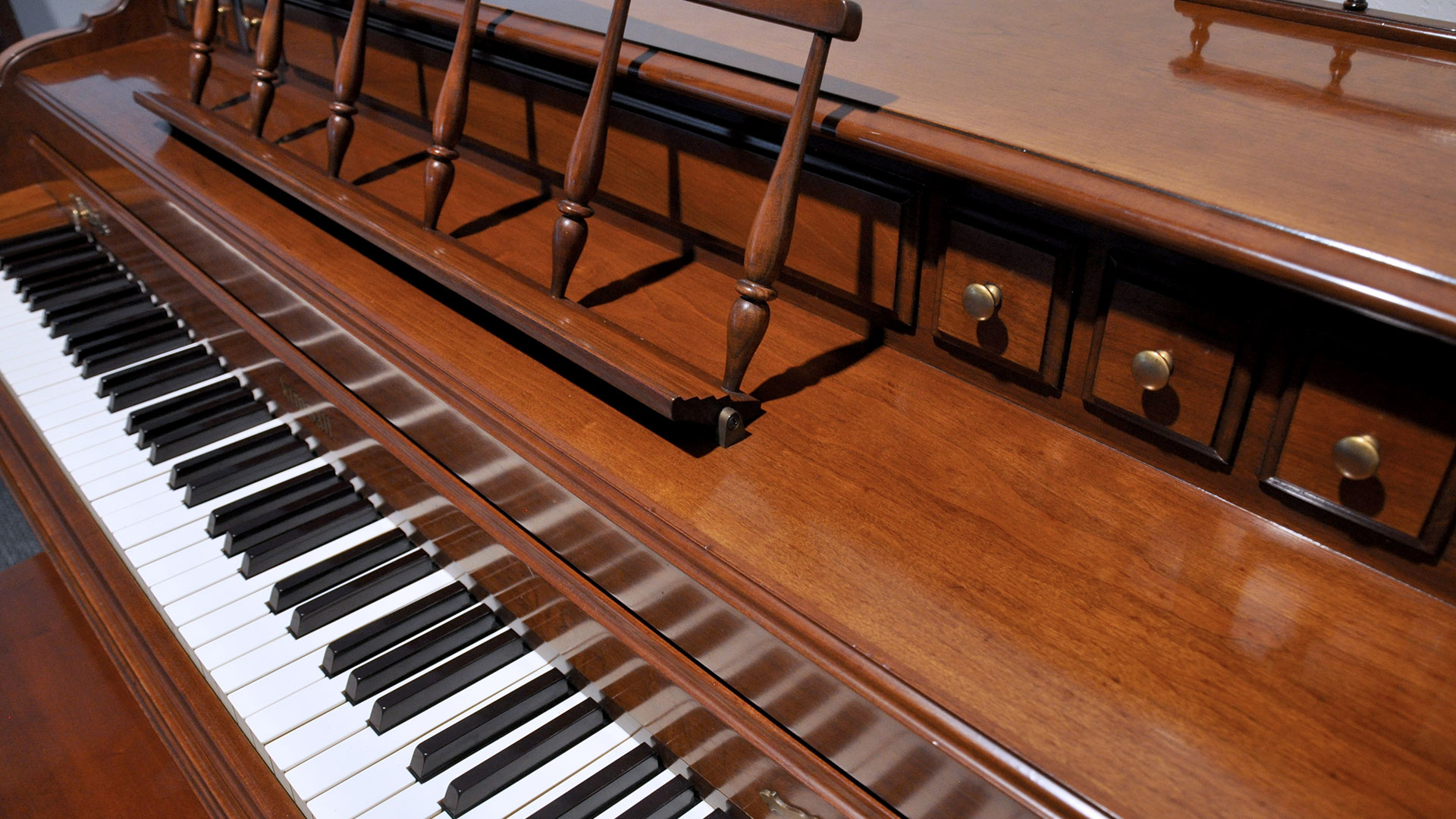 Used Piano Kimball console Upright