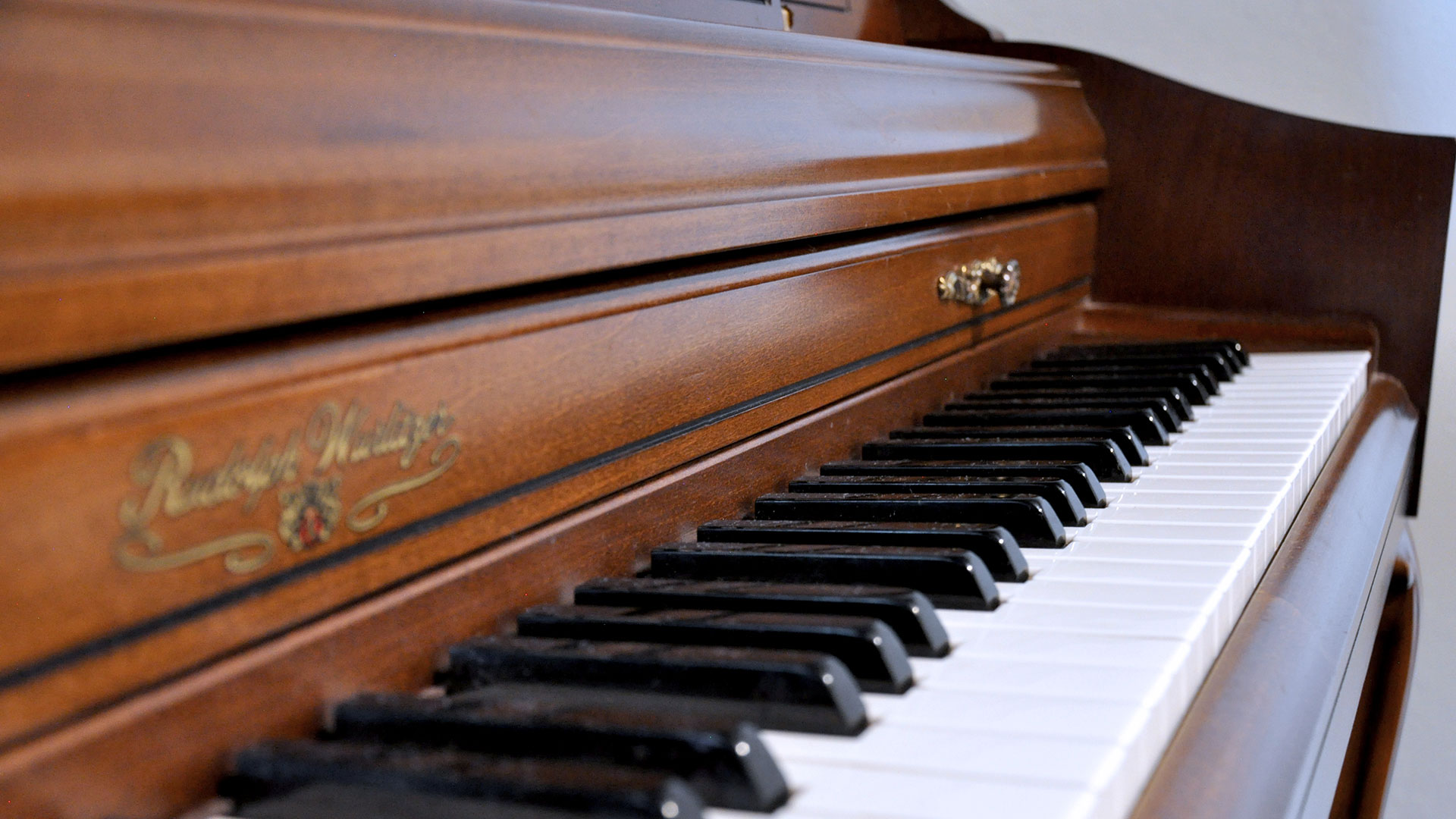 Used Wurlitzer Piano P-265FP