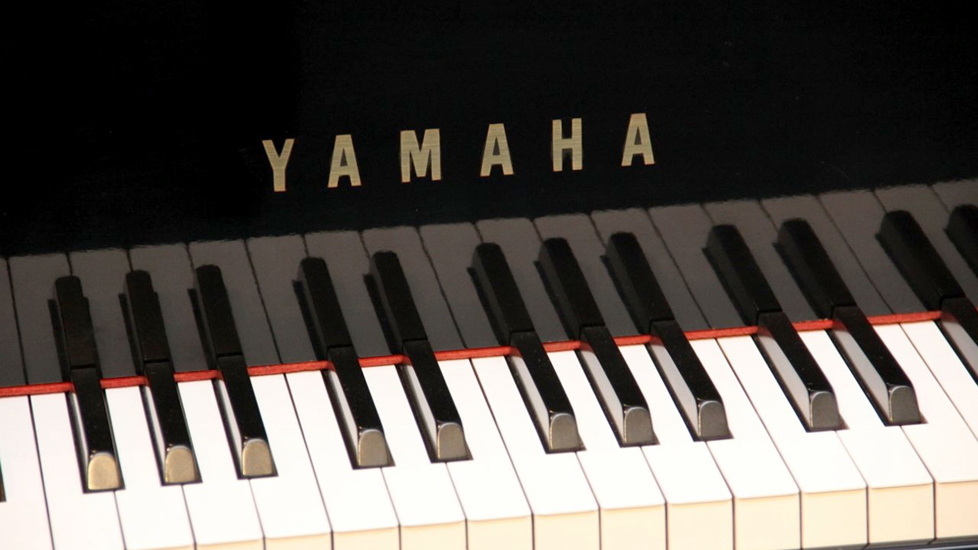 Yamaha baby grand piano Model gb1k