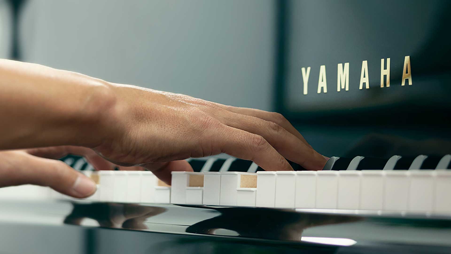 Yamaha baby grand piano Model gcb
