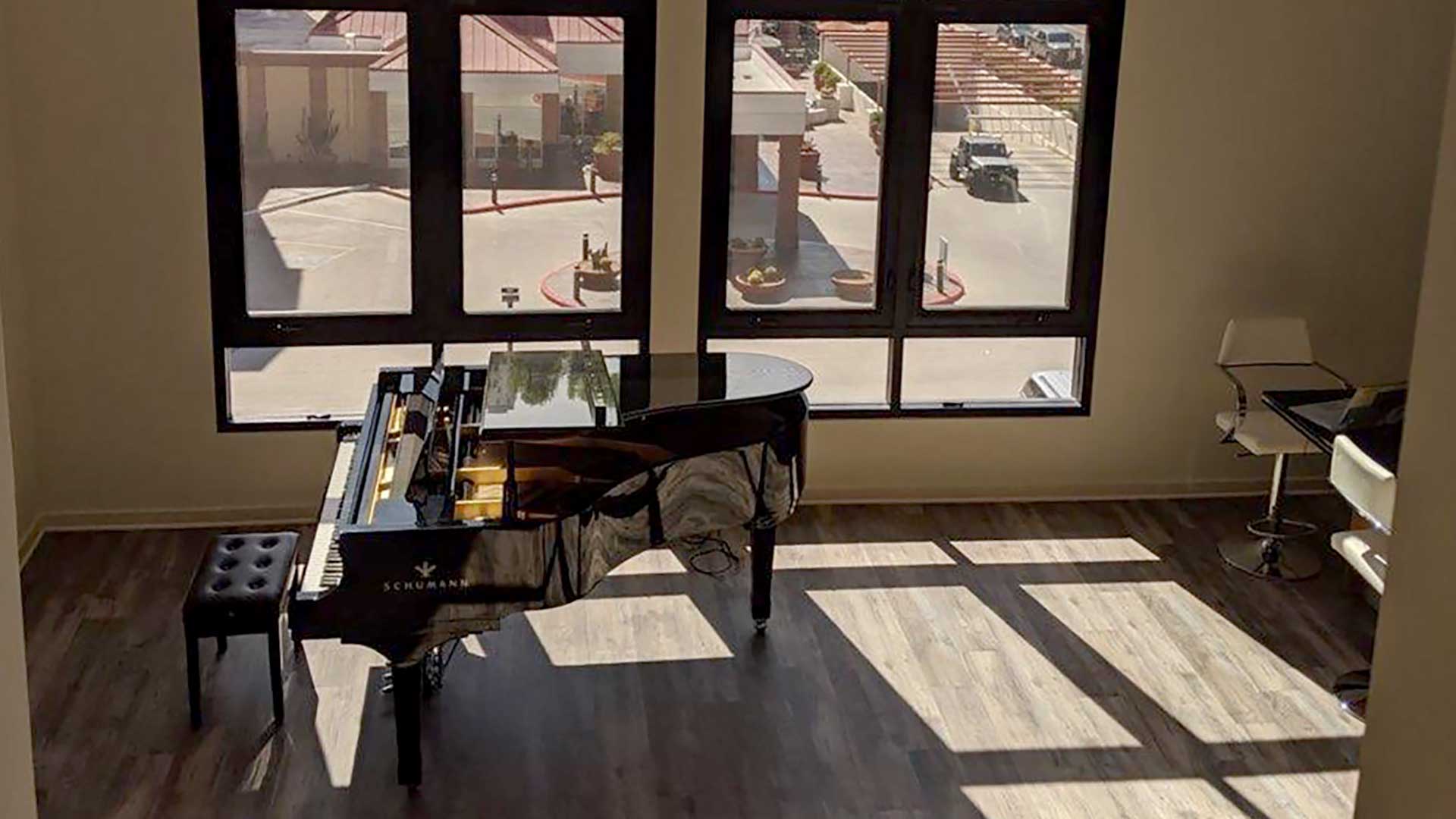 Schumann grand piano Model GP-168